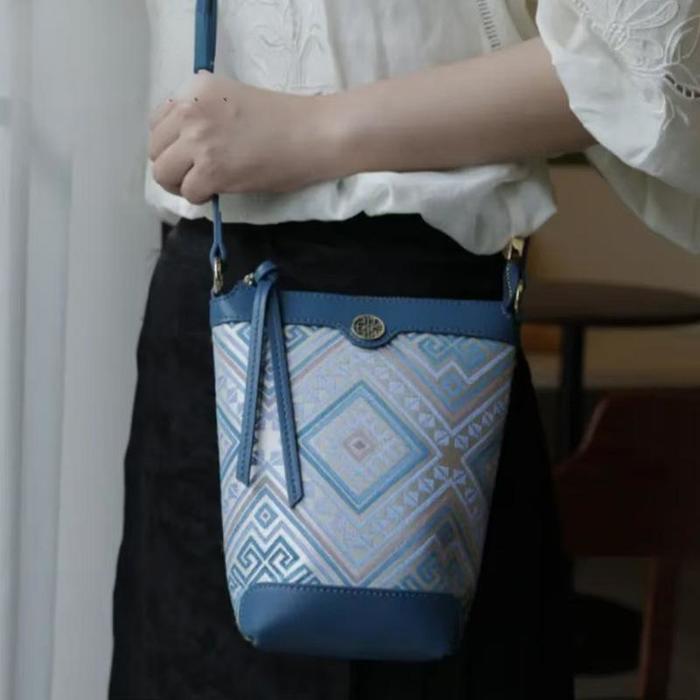Crossbody bag ethnic retro trend casual temperament shoulder bag Crossbody bag ethnic retro trend casual temperament shoulder bag