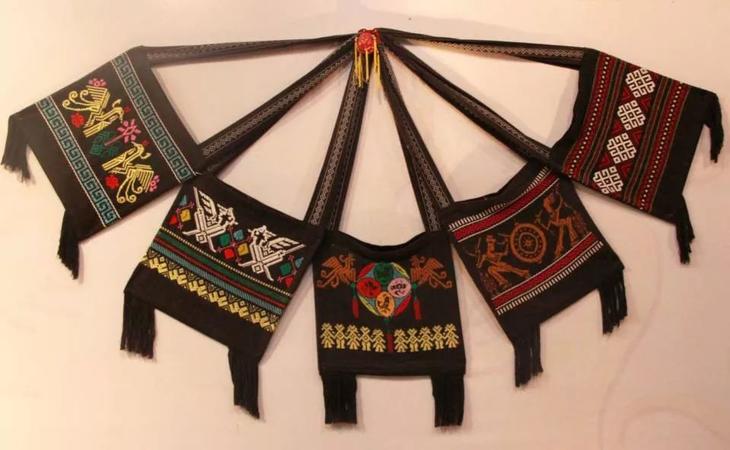 Zhuang Brocade: A Cultural Treasure and Its Craftsmanship Zhuang Brocade: A Cultural Treasure and Its Craftsmanship